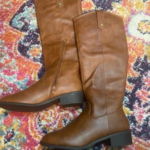 London Fog zip up boots